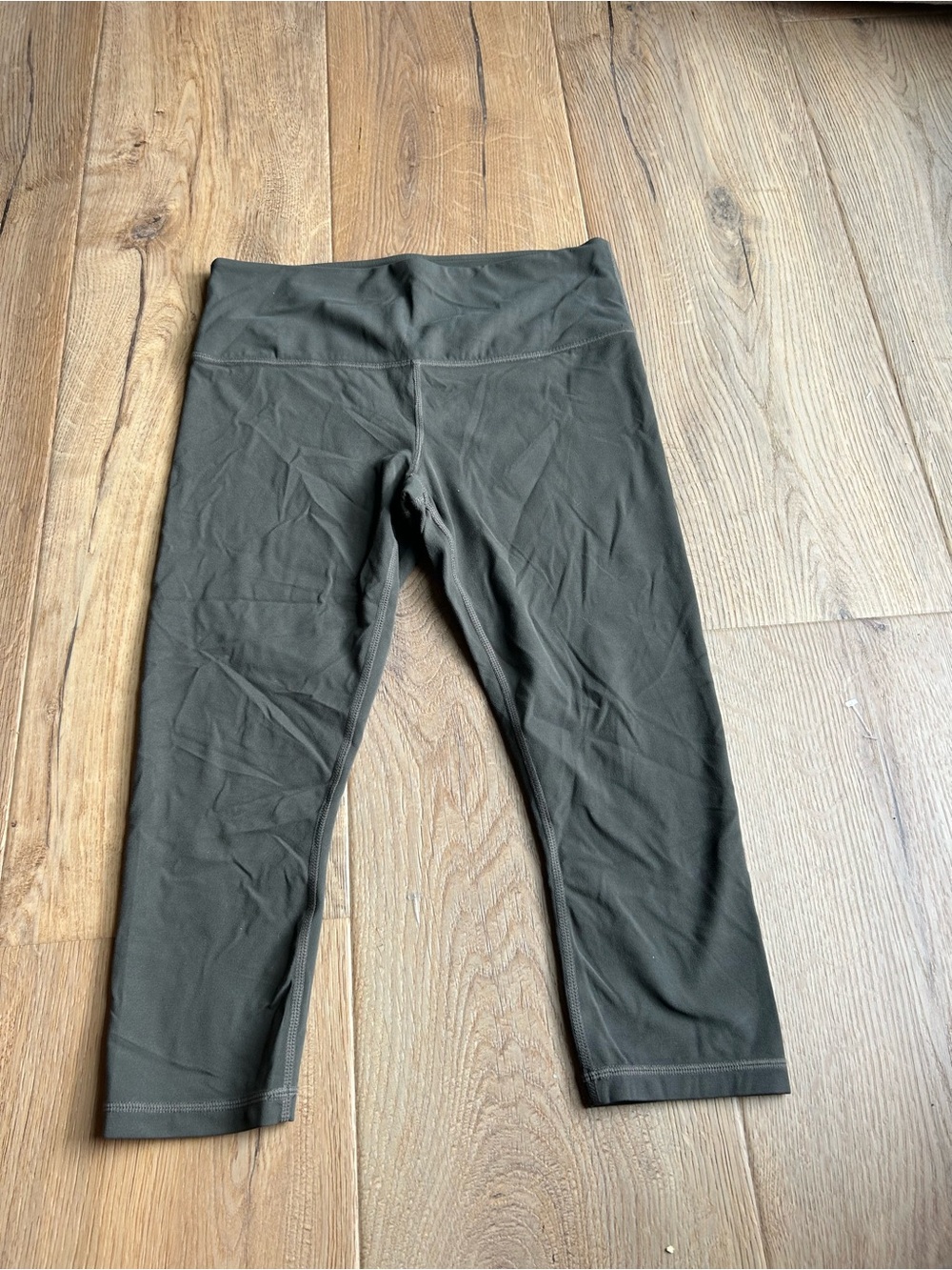 Athleta Grey Capri Performance Leggings